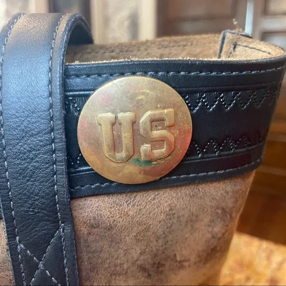 LEATHER TOTE BAG WITHE VINTAGE CIVIL WAR CALVARY HEART BRIDLE ROSETTES - Picture 6 of 16